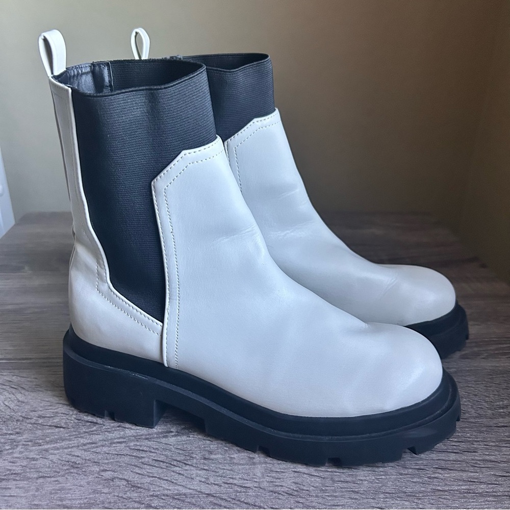 Dolce Vita White Brody Chunky Lug Chelsea Boots, Size 8.5 Fall Autumn